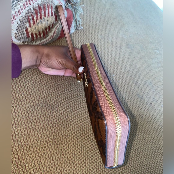 Michael Kors Wallet - Picture 4 of 4